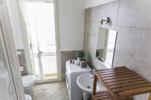 Bilocale a Riccione, bagno con lavatrice - Appartamenti sirena